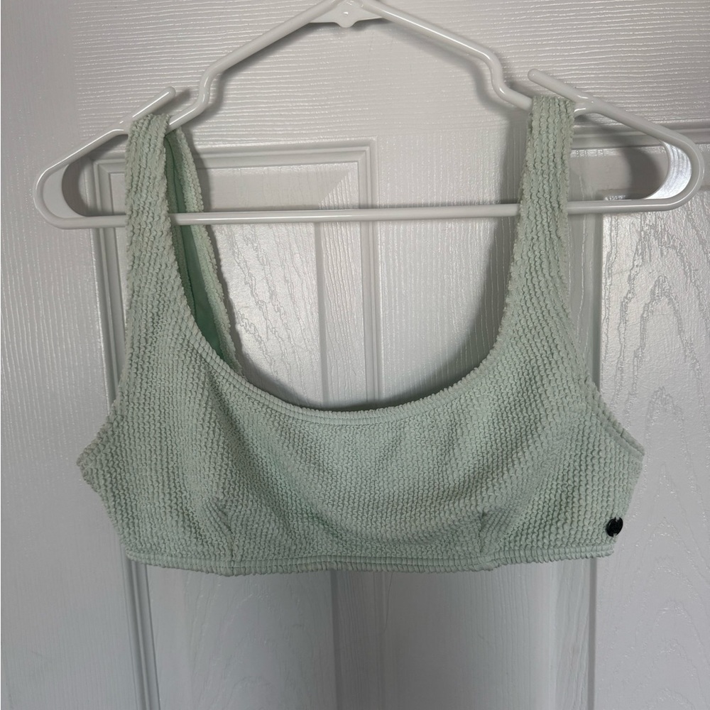 Billabong bikini top size large